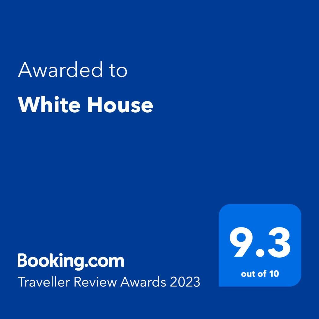 Apartment White House Parede